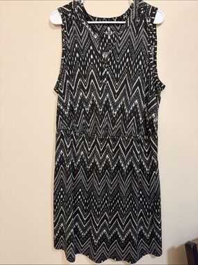 Sonoma Black & White Chevron Sleeveless Shift Dress